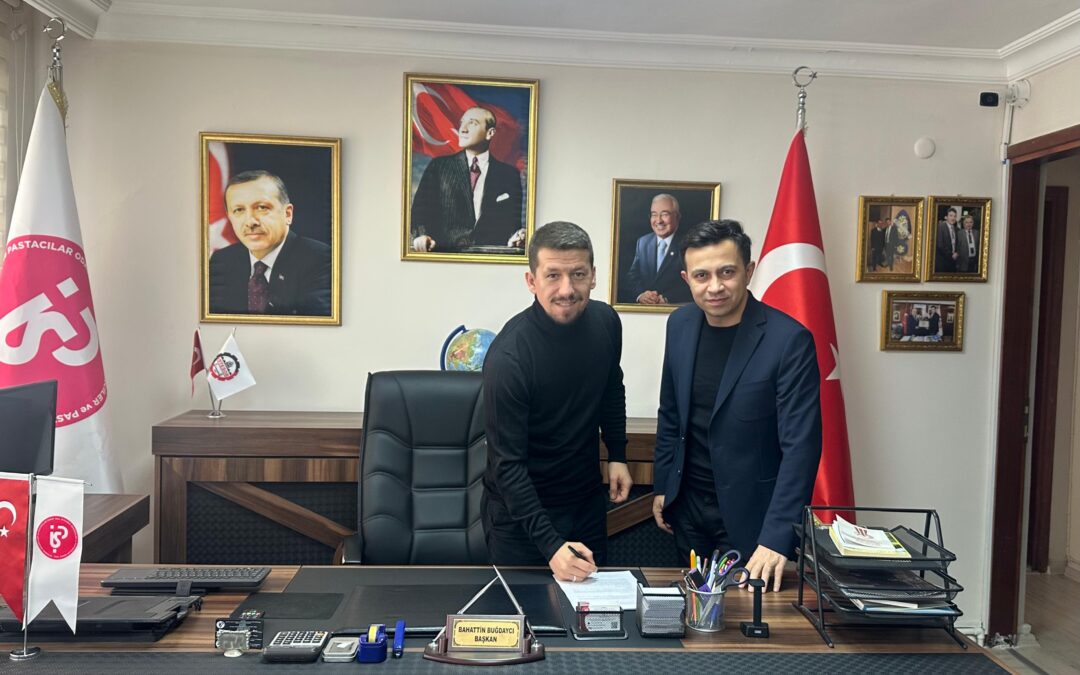 İş Bankası Genel Müdürlük yetkilisi İlker Bey ile oda üyelerimizin faydalanabileceği özel finansal fırsatlar için protokol imzaladık.