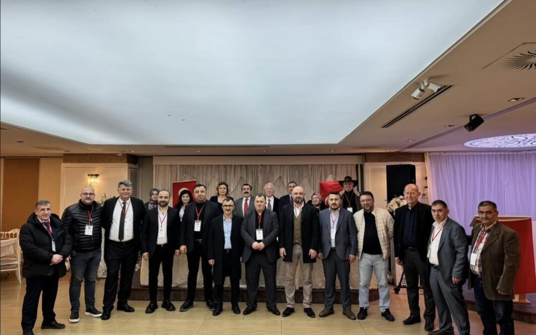 Yaşadığımız bu yoğun ve güçlü katılım, bugüne kadar özveriyle yürüttüğümüz çalışmaların, verdiğimiz emeğin ve sahada gösterdiğimiz mücadelenin karşılık bulduğunu göstermektedir. Aynı zamanda bu sonuç, bizlere duyduğunuz güvenin ve yüklediğiniz büyük sorumluluğun da farkında olduğumuzun açık bir ifadesidir.