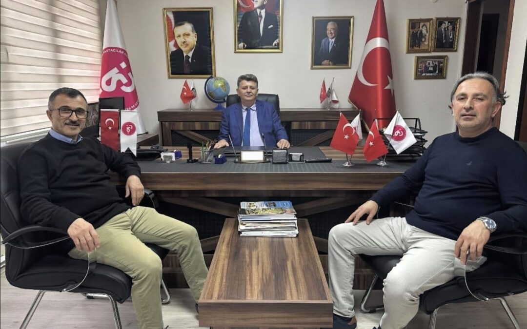 Yönetim Kurulu Üyemiz Hüseyin Sevim ve Denetim Kurulu Üyemiz Peyami Safa Şahin, Başkanımızı makamında ziyaret ederek hayırlı olsun dileklerini iletmişlerdir